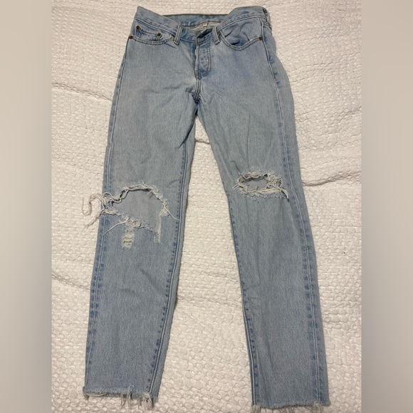 Levi’s wedgie fit ankle distressed jean - Picture 1 of 2